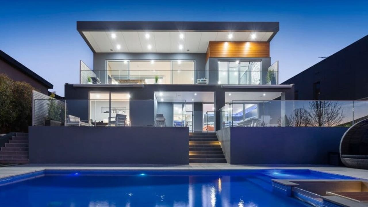Beaumaris home sells 4k over reserve at Christmas rush-fuelled auction