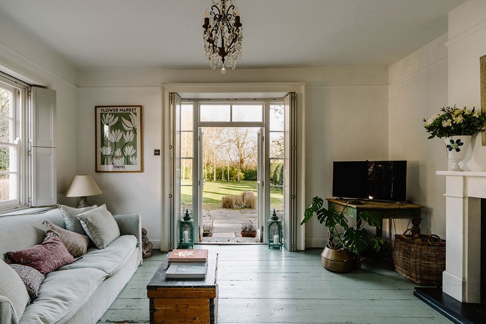 This Hampshire home blends mid-century design with Georgian elegance